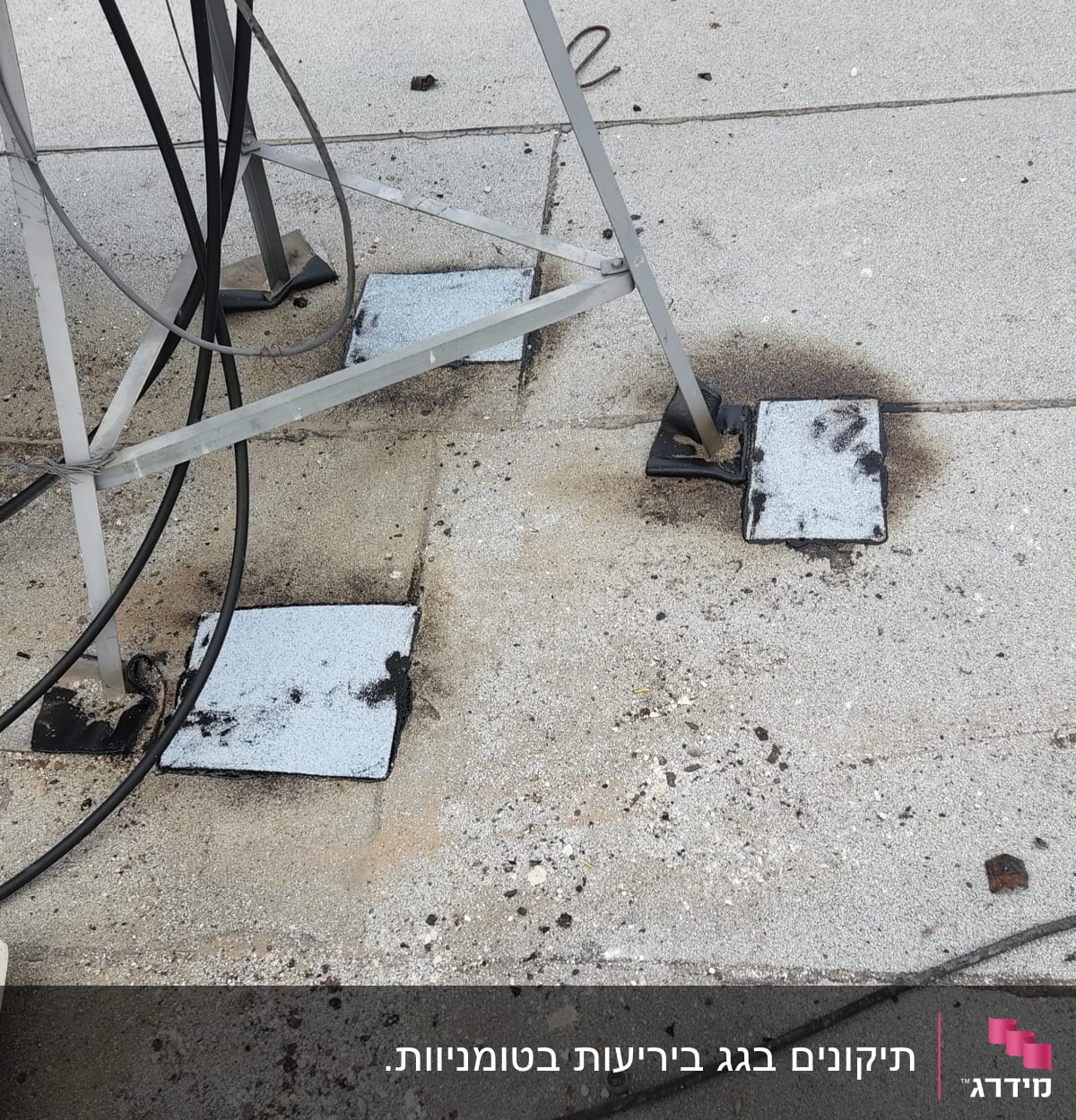 חיבורים אטומים על גג עם כבלים ומוטות מתכת